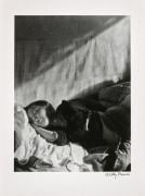 Willy RONIS 1910 - 2009 Vincent dormant - Paris, 1946 Épreuve argentique sur papier Agfa (tirée par Willy Ronis en 1976), signée à l...