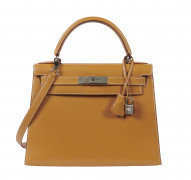 HERMÈS 1998  Sac KELLY Sellier 28 Cuir naturel Piqué sellier blanc Garniture métal argenté palladié Bandoulière  K...