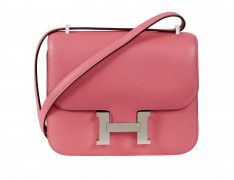 HERMÈS 2021  Sac Mini CONSTANCE VERSO 18 Veau Evercolor Rose Azalée Intérieur en cuir d'agneau Prune Garniture métal arg...