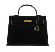 HERMÈS 1986  Sac KELLY Sellier 35 Box noir Garniture métal plaqué or  KELLY Sellier 35 bag Black box calfskin leathe...