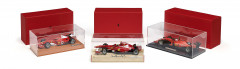 FERRARI, F2005, 150 Italia, SF90  Trois maquettes à l'échelle 1/18ème, éditées par Ferrari - sans réserve / no reserve