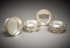 ENSEMBLE DE QUATRE BOLS EN ARGENT AU CHIFFRE DU ROI FAROUK D'ÉGYPTE  Mappin & Webb, Londres et Sheffield, première moitié du XXe siè..