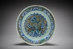 PLAT D'IZNIK AUX FLEURS  Iznik, Turquie ottomane, XVIIe siècle