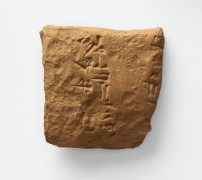 FRAGMENT D'ENVELOPPE EN ARGILE  Art sumérien, Umma (?), IIIe dynastie d'Ur, daté 2073 av. J.-C.