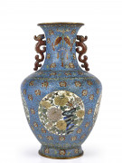 GRAND VASE EN BRONZE DORÉ ET ÉMAUX CLOISONNÉS, CHINE, DYNASTIE QING, DEUXIÈME MOITIÉ DU XIXe SIÈCLE