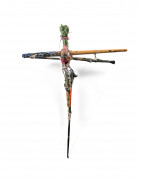 Robert COMBAS (Né en 1957) Crucifix Pinceaux, tube de peinture et ficelle