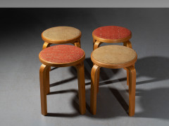 Alvar AALTO 1898 - 1976 Suite de quatre tabourets mod. 60 dits « L-leg » – 1933