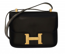 HERMÈS Circa 2000  Sac CONSTANCE 24 Box noir Garniture métal plaqué or  CONSTANCE 24 bag Black box calfskin leather...