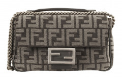 FENDI  Sac BAGUETTE CHAIN MIDI Tissu tapisserie FF et cuir gris foncé Garniture métal argenté palladium vintage Dimensions...