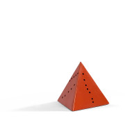 Lucio FONTANA (1899 - 1968) Piramide - circa 1967 Laque sur métal