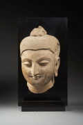 TÊTE DE BOUDDHA EN STUC  Art Gréco-bouddhique du Gandhara, IV-Ve siècle