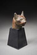 TÊTE DE CHATTE EN BRONZE  Art égyptien, Basse Époque ou époque ptolémaïque, 664-30 av. J.-C.