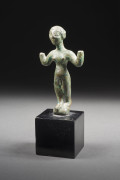 STATUETTE FÉMININE EN BRONZE  Art ibérique, Ve-IVe siècle av. J.-C.