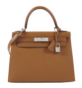 HERMÈS 2020  Sac KELLY Sellier VERSO 28 Veau Epsom Gold Intérieur en chèvre Ambre Garniture métal argenté palladié Ban...