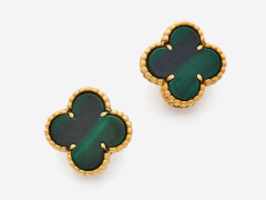 VAN CLEEF & ARPELS  Paire de clips d'oreilles "Alhambra"