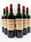 12 bouteilles CHÂTEAU FIGEAC 1982 1er GCC (B) Saint Emilion (8 légèrement bas