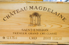 12 bouteilles CHÂTEAU MAGDELAINE 2005 1er GCC (B) Saint Emilion Caisse bois d'origine