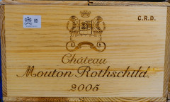 12 bouteilles CHÂTEAU MOUTON ROTHSCHILD 2005 1er GC Pauillac Caisse bois d'origine