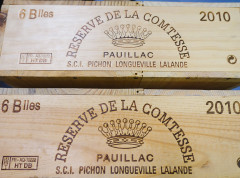 12 bouteilles RESERVE DE LA COMTESSE 2010 Pauillac (2x6) Caisse bois d'origine dont 1 léger cassée