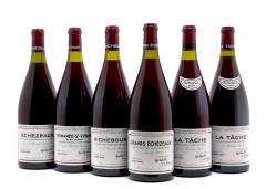 6 magnums 2 mags : LA TACHE 2000 Grand Cru. Domaine de la Romanée Conti (1 à 2,5 cm, 1 étiquette fanée)