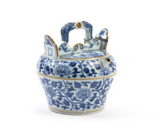 VERSEUSE EN PORCELAINE BLEU BLANC, Chine, dynastie Qing, époque Kangxi (1662-1722)