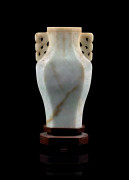 VASE EN JADÉITE, Chine, fin de la dynastie Qing (1644-1911)