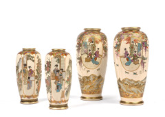 DEUX PAIRES DE VASES EN FAÏENCE SATSUMA, Japon, époque Meiji (1868-1912)