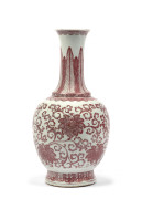 VASE EN PORCELAINE ROUGE DE CUIVRE, Chine, dynastie Qing, XVIIIème siècle