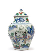 VASE COUVERT EN PORCELAINE WUCAI, Chine, époque Transition, XVIIe siècle