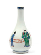 VASE BOUTEILLE EN PORCELAINE FAMILLE VERTE, Chine, dynastie Qing, époque Kangxi (1662-1722)