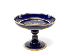 COUPE EN PORCELAINE DE SÈVRES DE LA FIN DU XIXe SIÈCLE Datée 1882