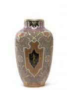 VASE SAÏGON EN PORCELAINE DE SÈVRES DE LA FIN DU XIXe SIÈCLE Daté 1882