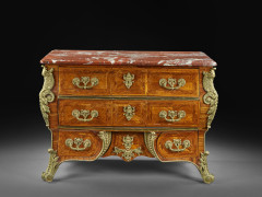 COMMODE DITE "EN SARCOPHAGE" D'ÉPOQUE RÉGENCE Attribuée à Louis Delaitre