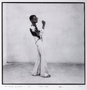 Malick SIDIBÉ 1936-2016 - Mali Un "Yé-Yé" en position - 1963 (Tirage de 2011) Tirage gélatino argentique