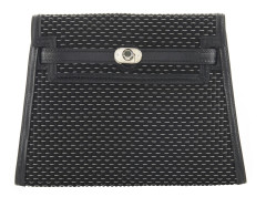 HERMÈS 1999  Pochette  Crinolin noir et argent Garniture métal argenté palladié Dimensions : 21 x 15,5 x 2 cm  Clu...