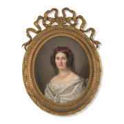 Cécile VILLENEUVE née COLOMBET Paris, 1824 - 1901 Portrait de femme en robe blanche et collier de perles de quatre rangs Miniature s...