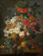 Johannes Cornelis DE BRUYN Actif à Middelburg, Utrecht et Amsterdam circa 1763 - 1828 Vase de fleurs et fruits sur un entablement de...