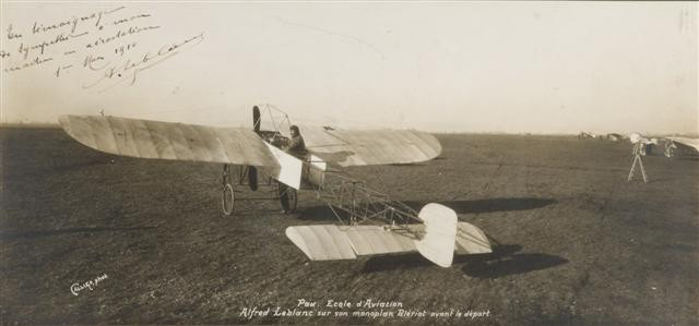 CALLIZO  Ecole de pilotage Blériot à Pau Grand tirage argentique d'époque avec une dédicace d'Alfred Leblanc