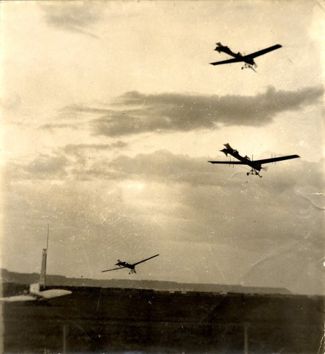 R. CAVANAGH  Grande Quizaine de la Baie de Seine du 25 aout au 6 septembre 1910 Grand tirage argentique d'époque, signé au dos et ca...