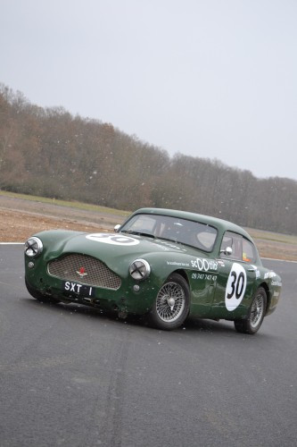 1958 ASTON MARTIN DB MK III COMPETITION SALON - NO RESERVE Chassis no. AM300/3/1502Cette fabuleuse DB MkIII " SXT 1 " reconstruite sous