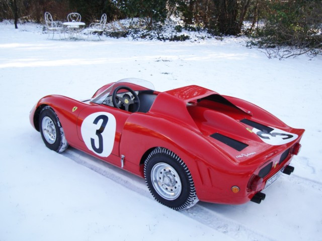 VOITURE ENFANT "FERRARI 330 P2" - SANS RESERVE