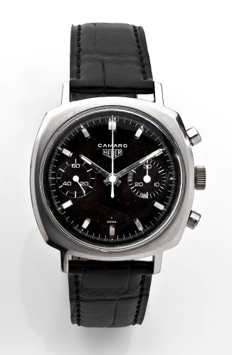 HEUER CAMARO vers 1960 Très rare et beau chronographe bracelet en acier. Boîtier coussin, fond vissé. Cadran noir avec deux com...