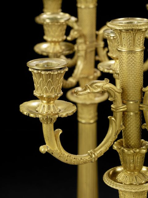 PAIRE DE CANDELABRES D'EPOQUE RESTAURATION