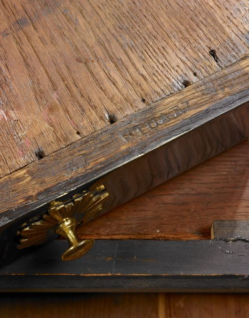 TABLE A JEUX D'EPOQUE LOUIS XV ESTAMPILLE DE JEAN-BAPTISTE TUART