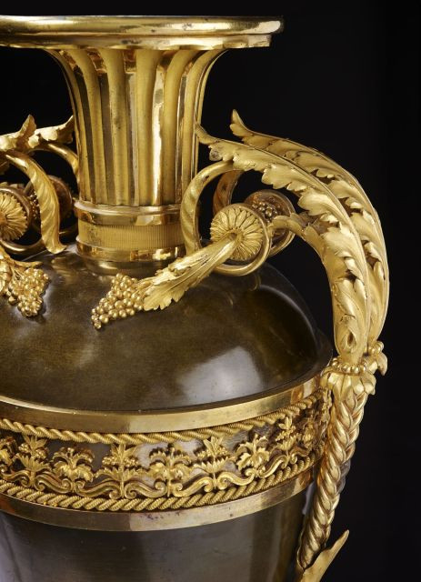 PAIRE DE VASES D'EPOQUE LOUIS XVI ATTRIBUES A FRANCOIS REMOND, VERS 1780