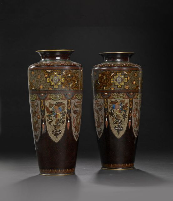 PAIRE DE VASES CLOISONNES MIROIR, JAPON, EPOQUE MEIJI, FIN DU XIXEME-DEBUT DU XXEME SIECLE