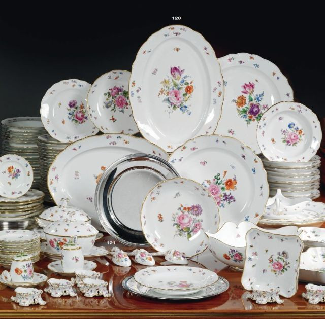 IMPORTANTE PARTIE DE SERVICE DE TABLE EN PORCELAINE DE MEISSEN DU XXEME SIECLE