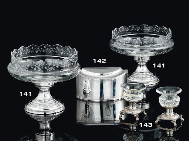 PAIRE DE COUPES RONDES EN CRISTAL GRAVE TRAVAIL FRANCAIS