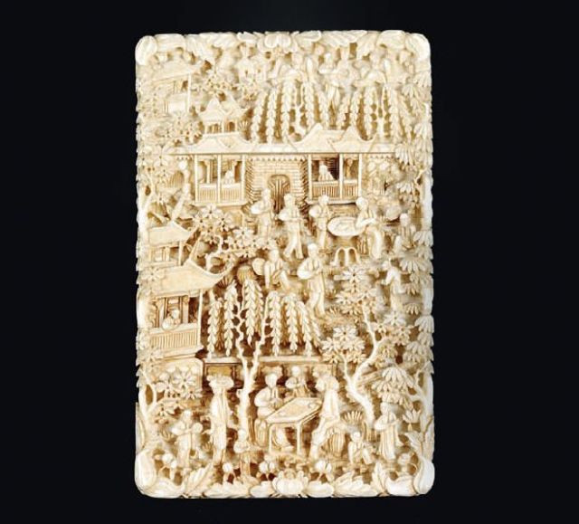 ETUI A CARTE EN IVOIRE DE CANTON SCULPTE, CHINE, DYNASTIE QING, XIXEME SIECLE