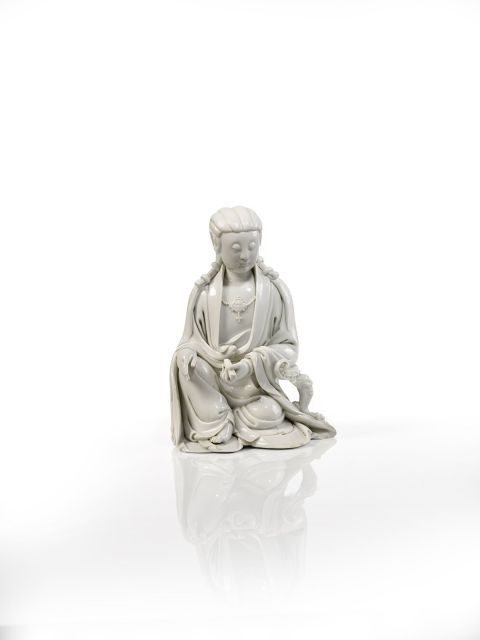 STATUETTE DE GUANYIN EN PORCELAINE BLANC DE CHINE, CHINE, DYNASTIE QING, XVIIIE-XIXE SIÈCLE